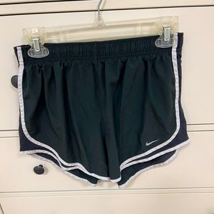 Nike Dri Fit Women’s Tempo Running Short - L